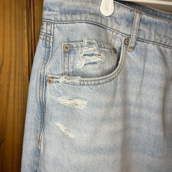NWT Womens American eagle distressed jeans - Picture 2 of 8